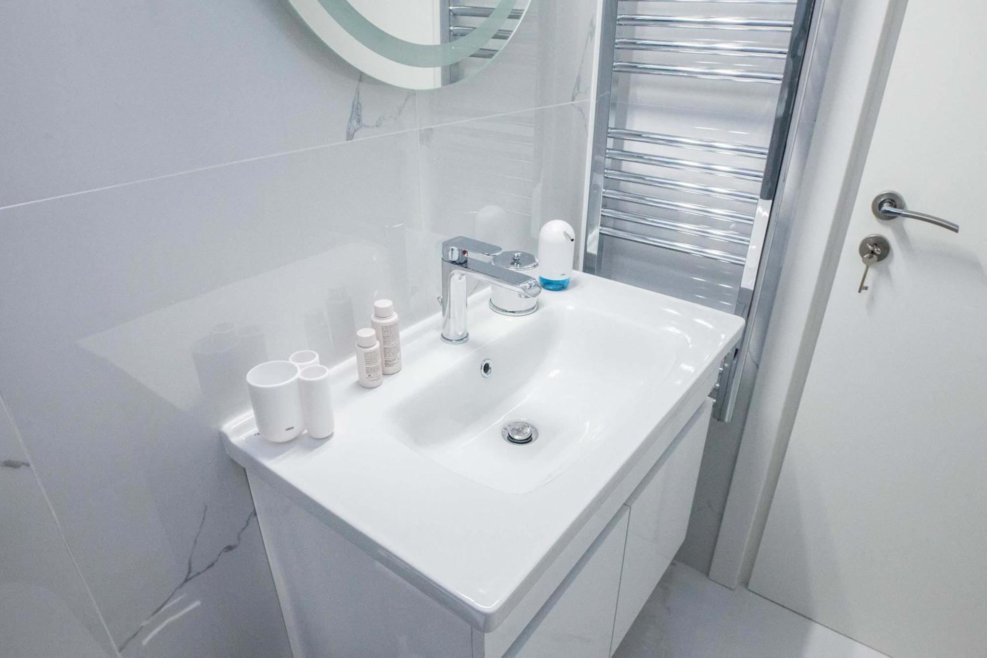 Central 2 Bd Apt With Balcony By Monastiraki Athen Eksteriør bilde