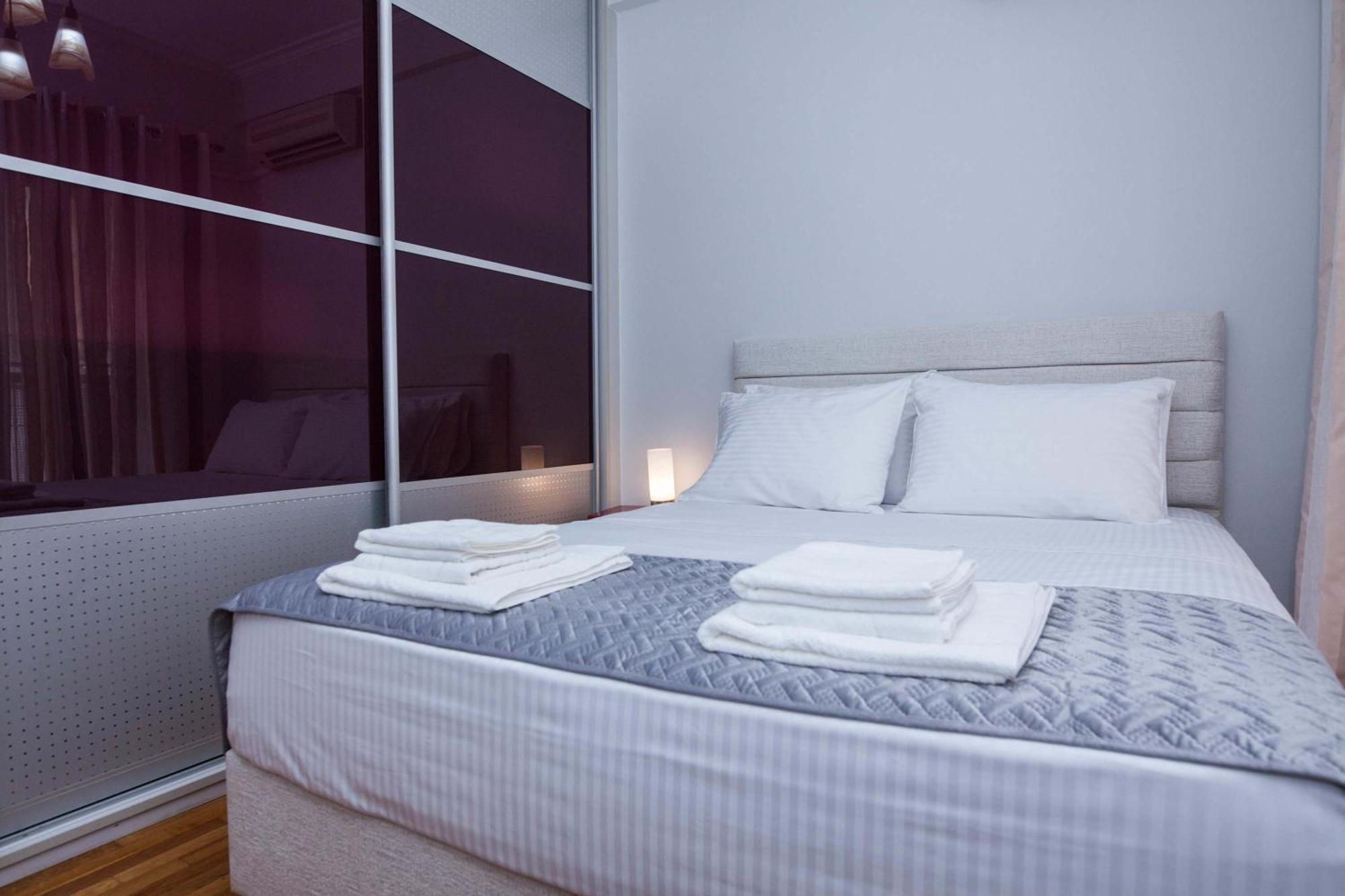 Central 2 Bd Apt With Balcony By Monastiraki Athen Eksteriør bilde