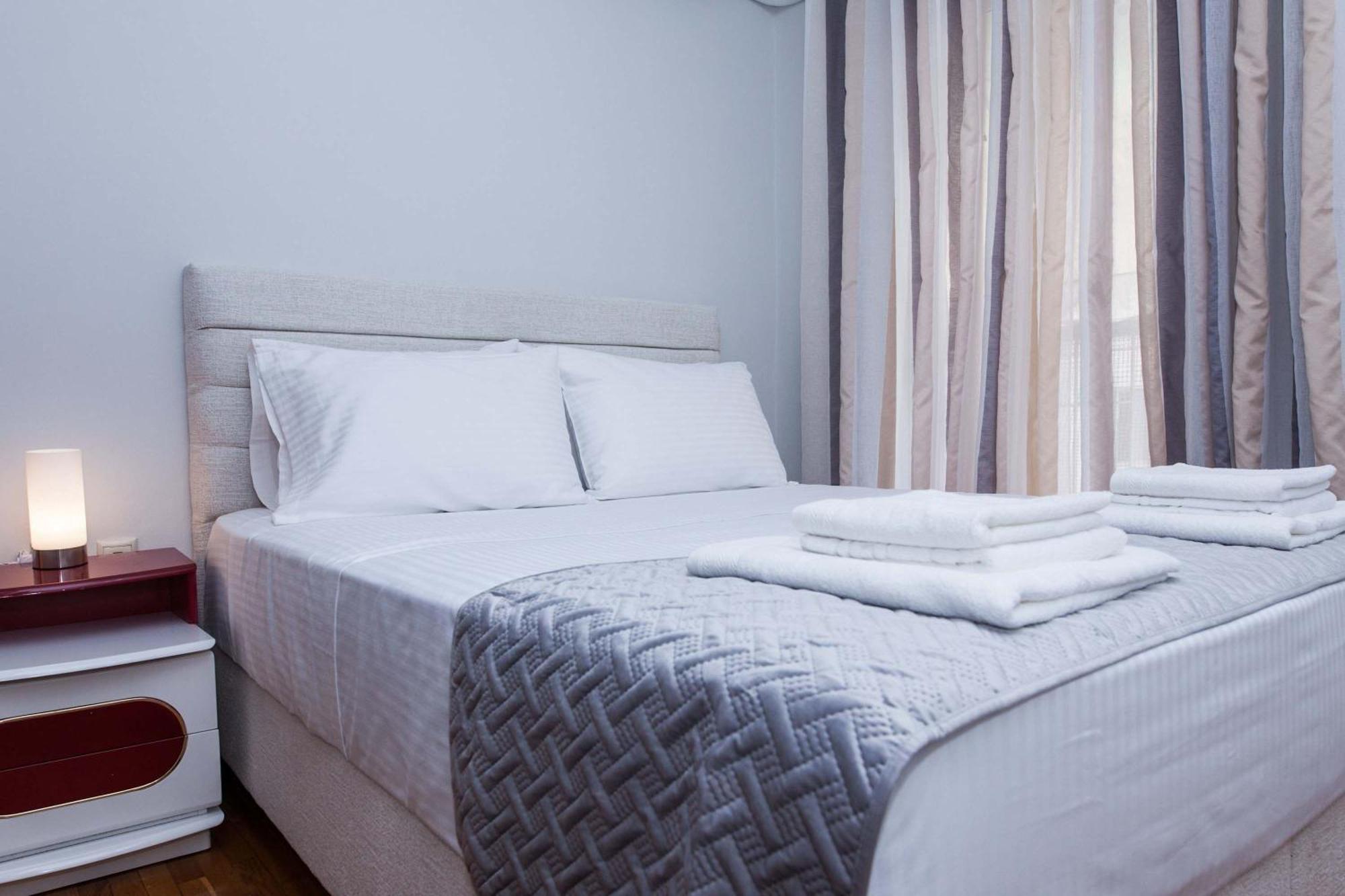 Central 2 Bd Apt With Balcony By Monastiraki Athen Eksteriør bilde